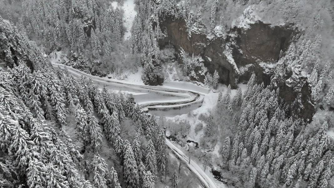 Sümela Manastırı ve Altındere Vadisi beyaz örtüsüyle görüntülendi 8