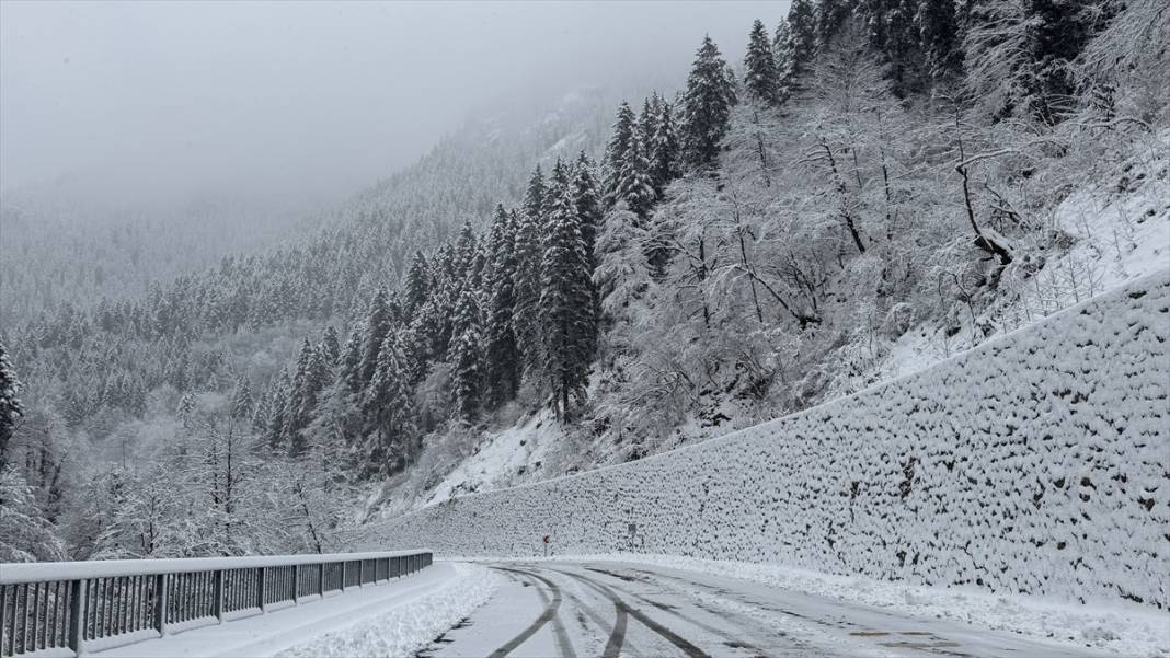 Sümela Manastırı ve Altındere Vadisi beyaz örtüsüyle görüntülendi 9