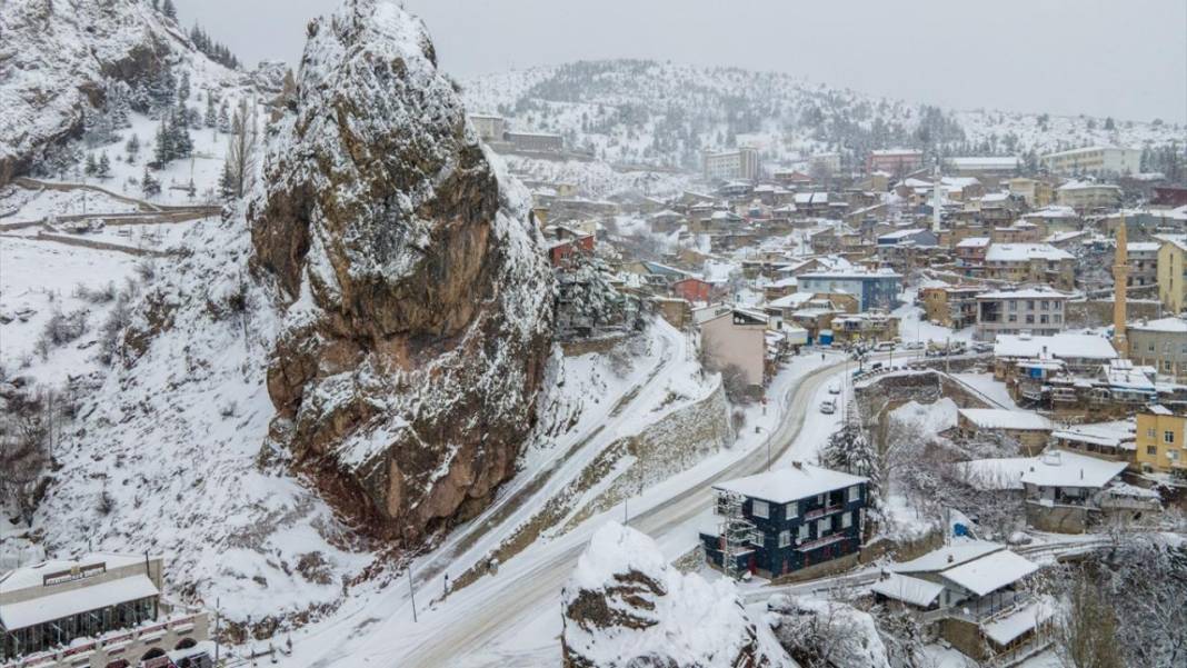 Konya’nın Taşkent ilçesi beyaza büründü 1