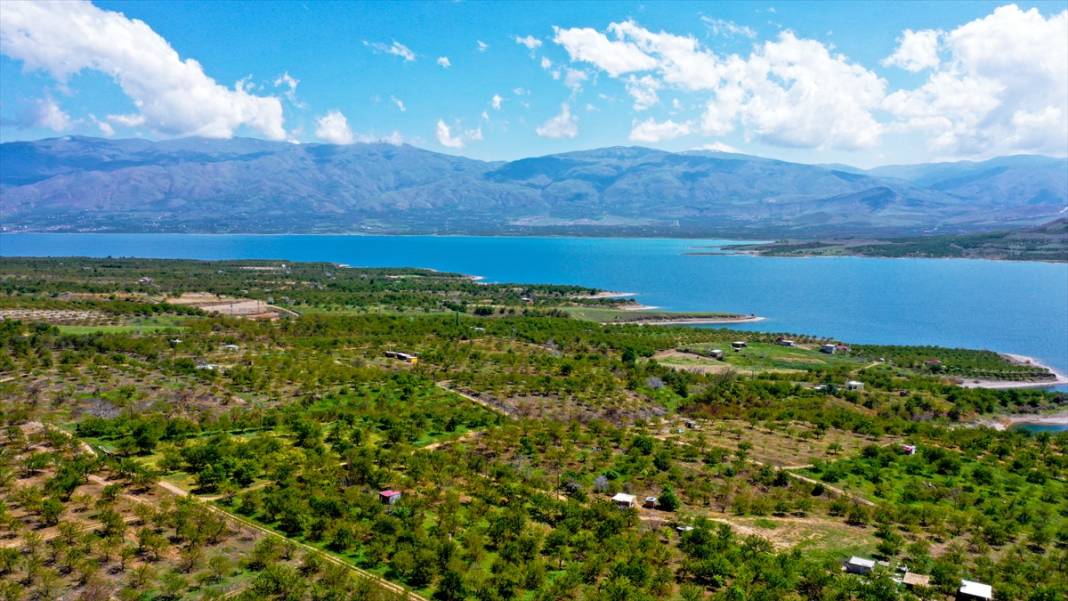 Karakaya Baraj Gölü'nde ilkbaharda tefekkürlük manzaralar 1