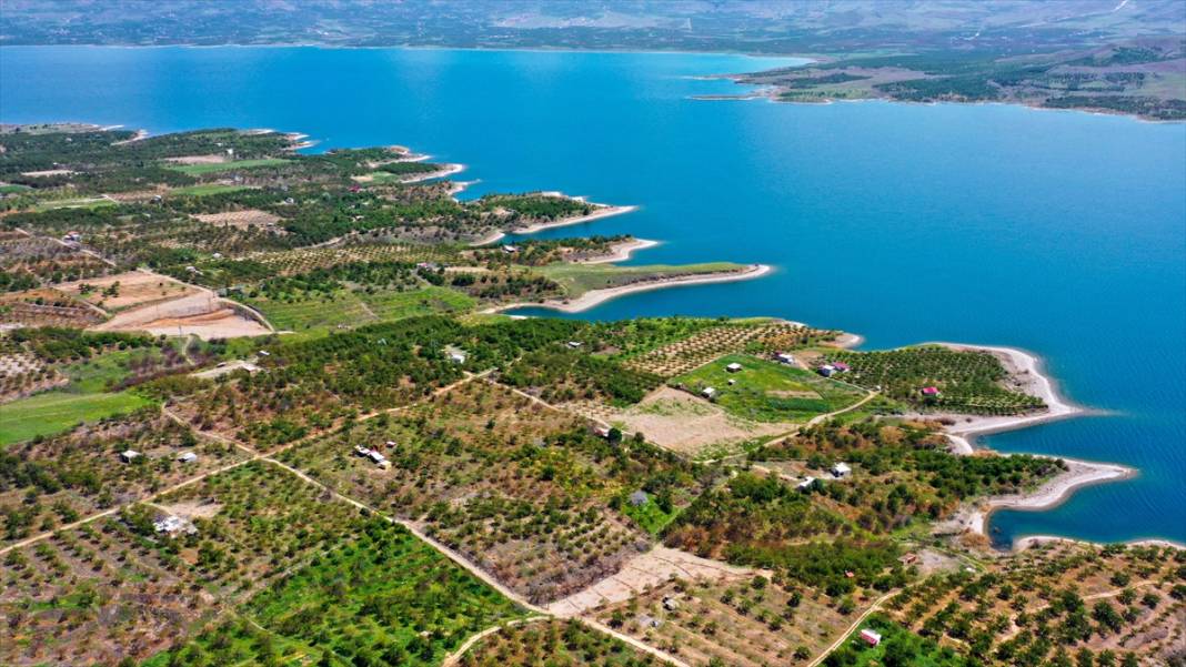 Karakaya Baraj Gölü'nde ilkbaharda tefekkürlük manzaralar 15