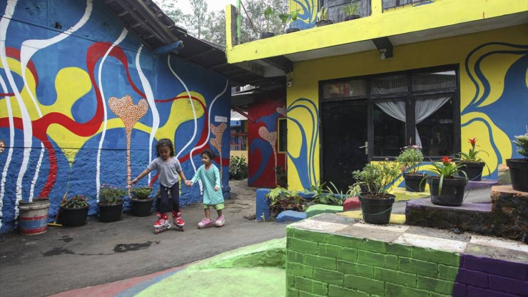 Endonezya'nın renkli mahallesi: Lembur Katumbiri 8