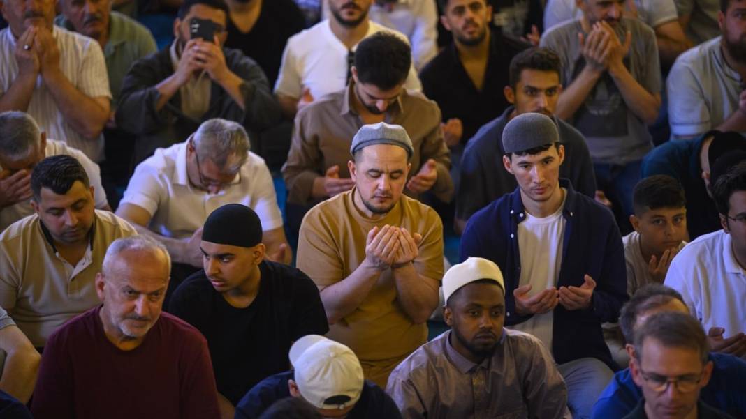 Ayasofya-i Kebir Cami-i Şerifi'nde cuma namazı 12