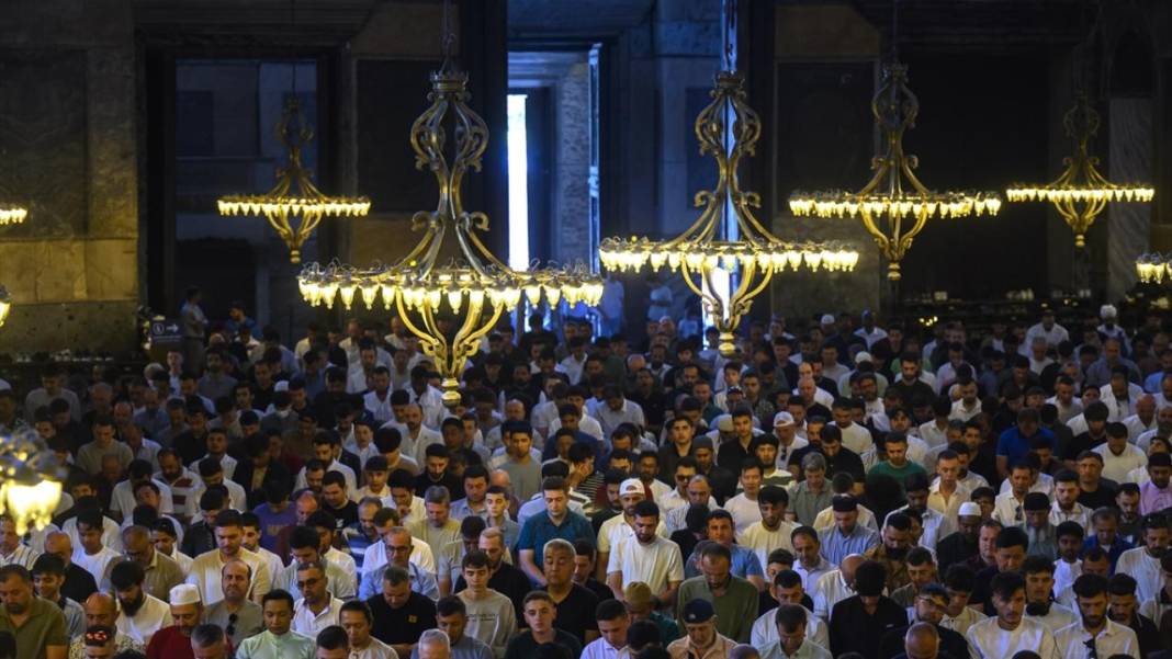 Ayasofya-i Kebir Cami-i Şerifi'nde cuma namazı 9