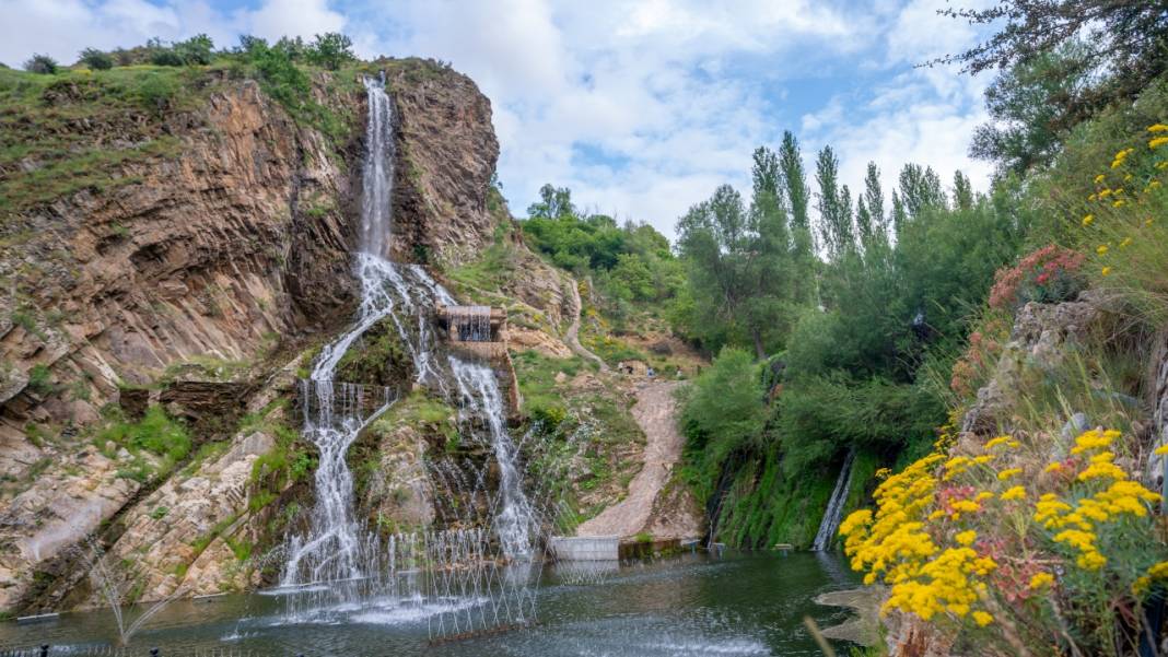 Isparta'nın 70 metreden dökülen Bezirgan Şelalesi 2