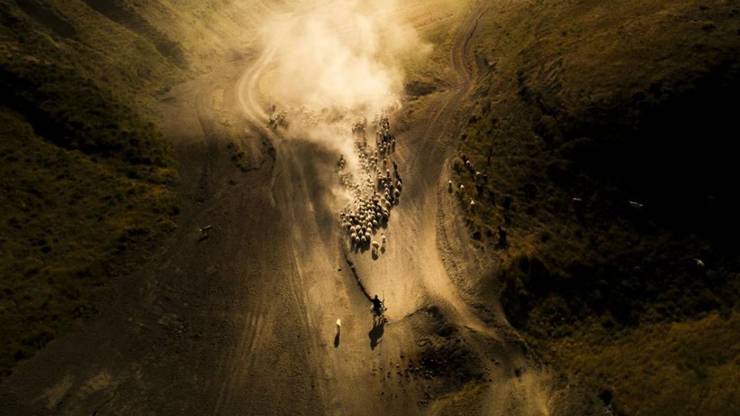 Nemrut Dağı eteklerinde zorlu yayla yolculuğu 12
