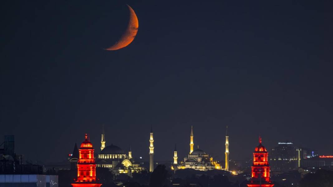 İstanbul'da hilal manzarası 1