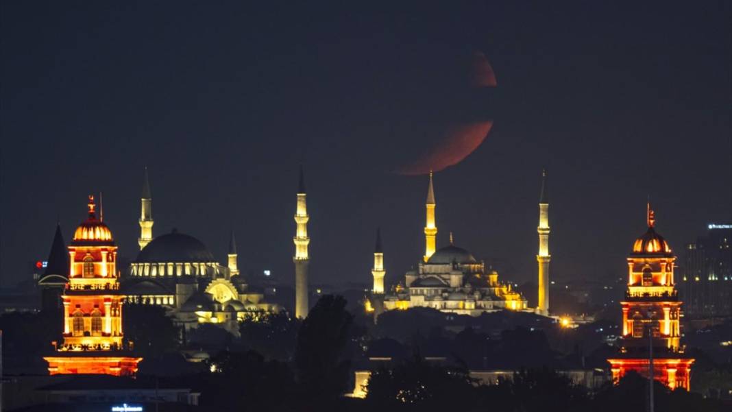 İstanbul'da hilal manzarası 2