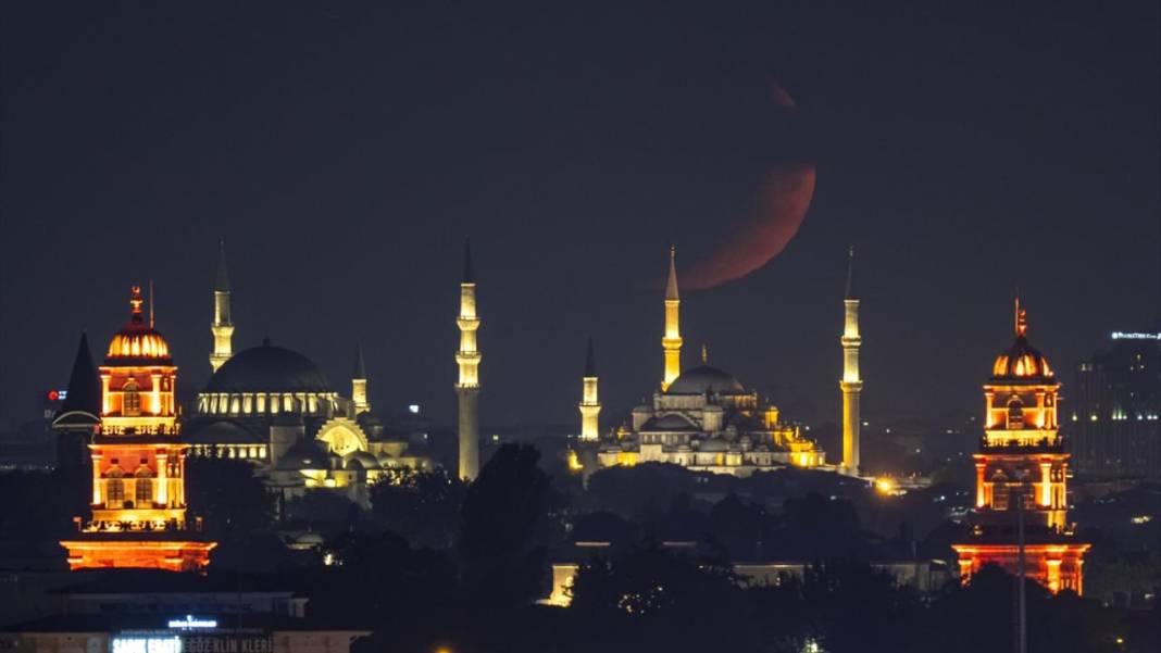 İstanbul'da hilal manzarası 3