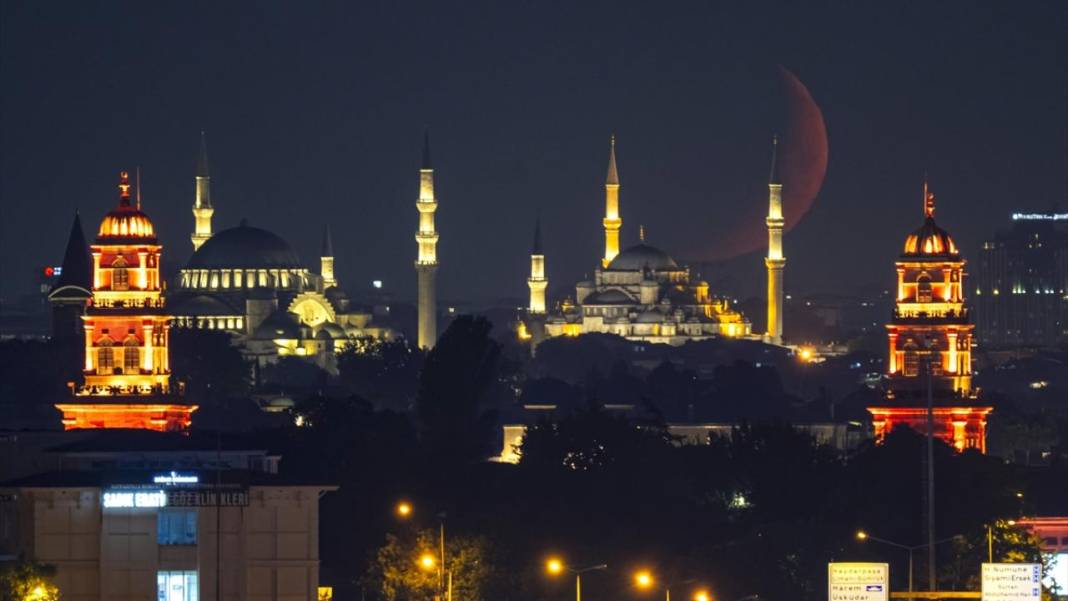 İstanbul'da hilal manzarası 4