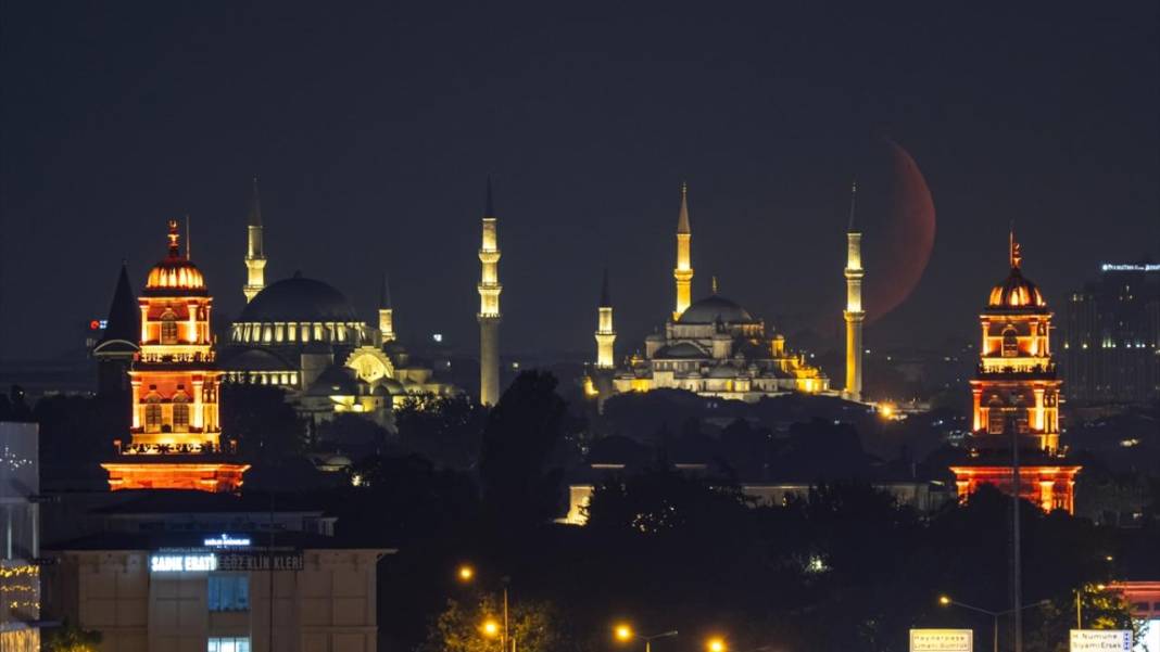 İstanbul'da hilal manzarası 6