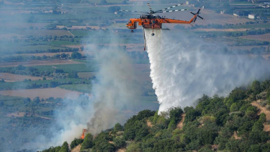 Ödemiş'teki orman yangınında el birliği ile müdahale edildi 4
