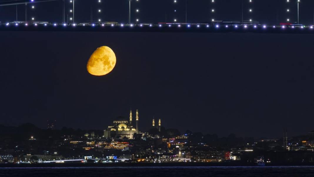 İstanbul ve Ay... Ne güzel yaratılmışlar 2