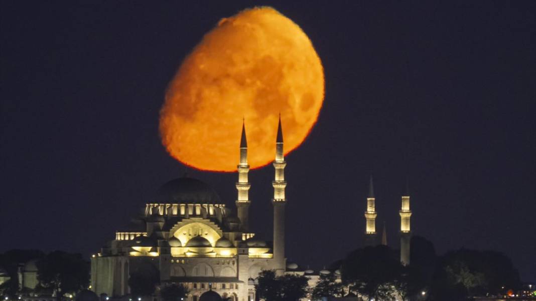 İstanbul ve Ay... Ne güzel yaratılmışlar 3