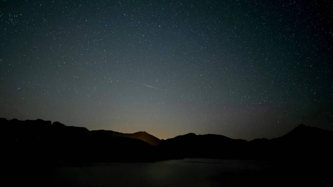 Perseid meteor yağmuru İspanya'da gece gökyüzünü aydınlattı 5