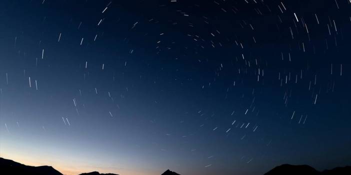 Perseid meteor yağmuru İspanya'da gece gökyüzünü aydınlattı