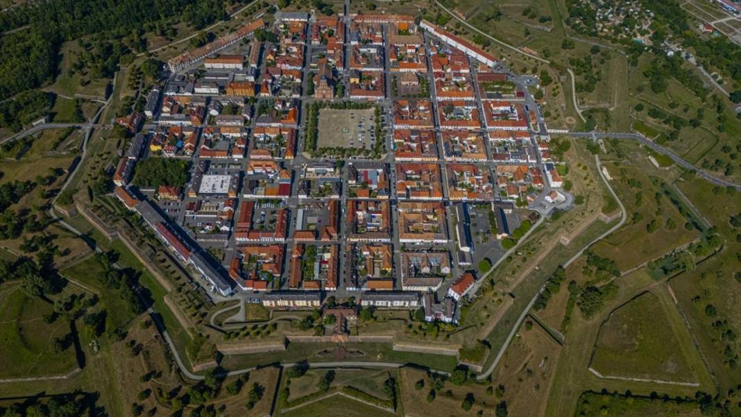 Farklı bir mimari: Fransa’nın sekizgen şehri Neuf-Brisach 11