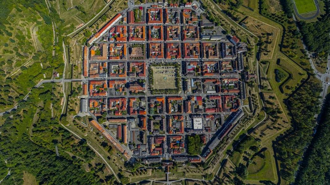 Farklı bir mimari: Fransa’nın sekizgen şehri Neuf-Brisach 12