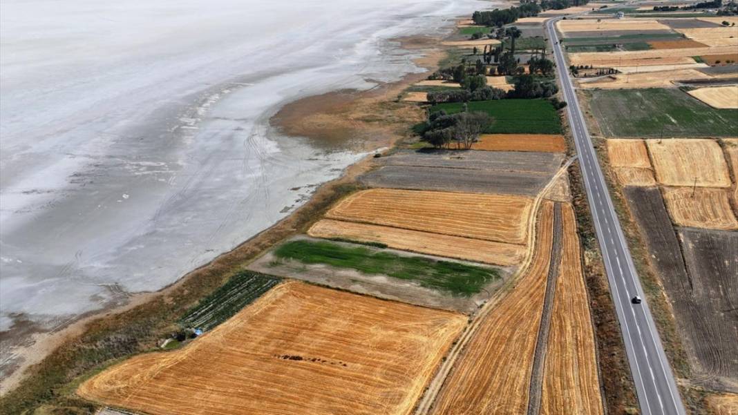 Palas Tuzla Gölü'nden dededen kalma yöntemlerle tuz çıkarma 2