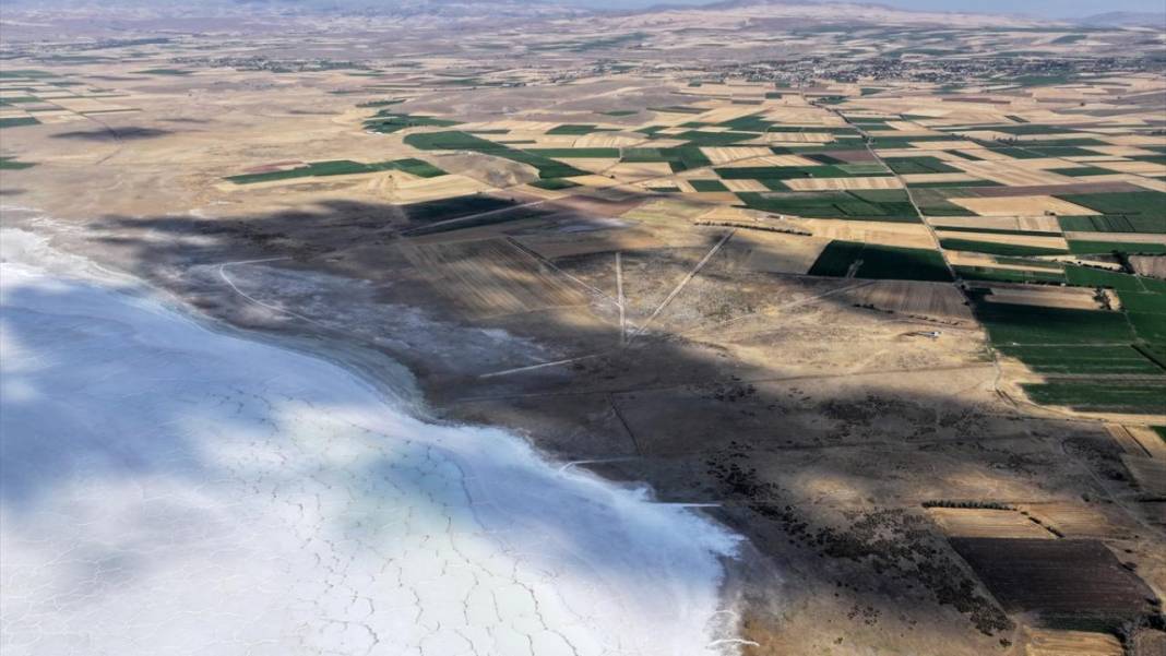 Palas Tuzla Gölü'nden dededen kalma yöntemlerle tuz çıkarma 22