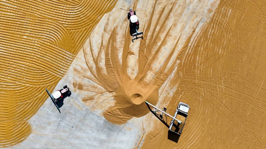 Nizip'te buğday, geleneksel yöntemlerle kurutuluyor 4