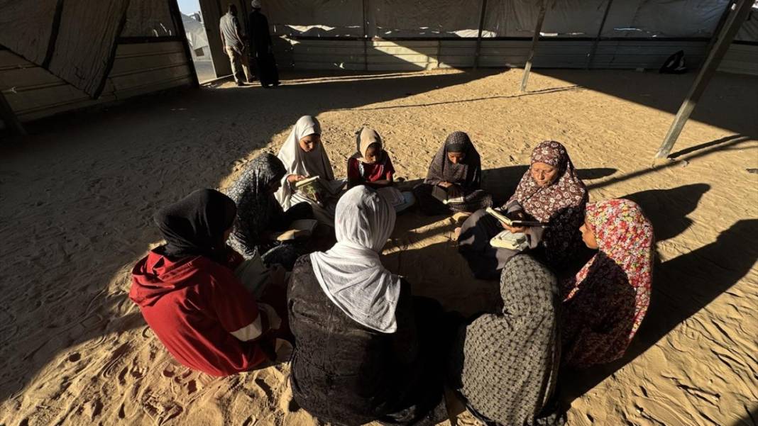 Gazzeli 73 yaşındaki Sadiye anne, çocuk ve genç kızlara Kur’an öğretiyor 10