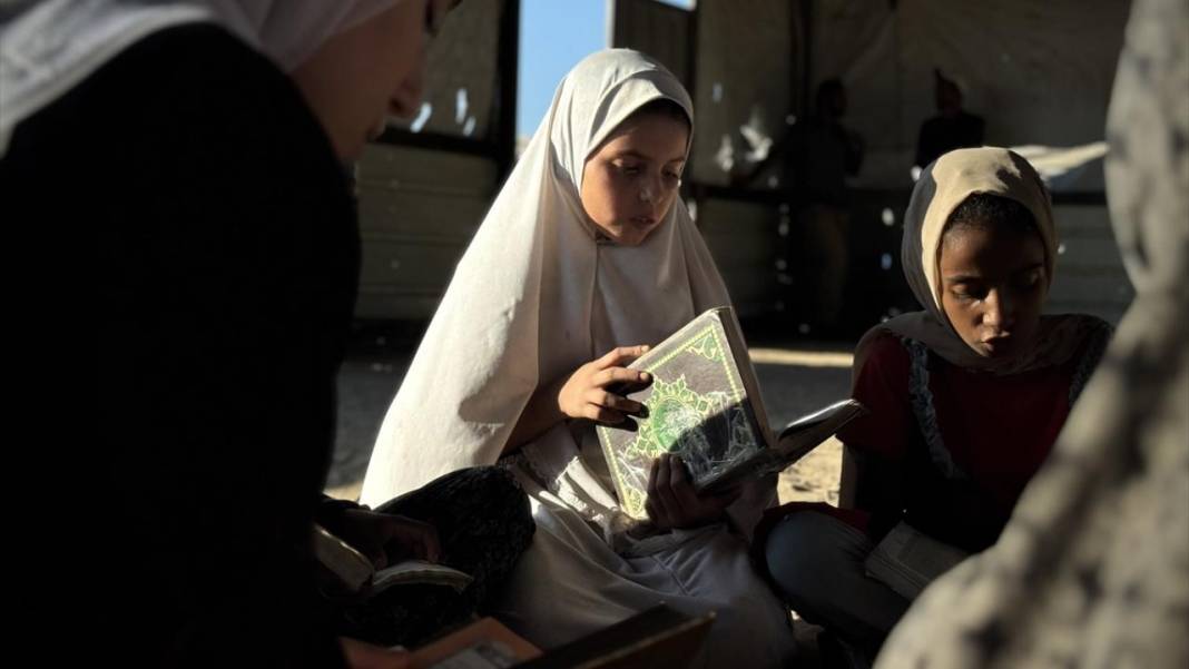 Gazzeli 73 yaşındaki Sadiye anne, çocuk ve genç kızlara Kur’an öğretiyor 11