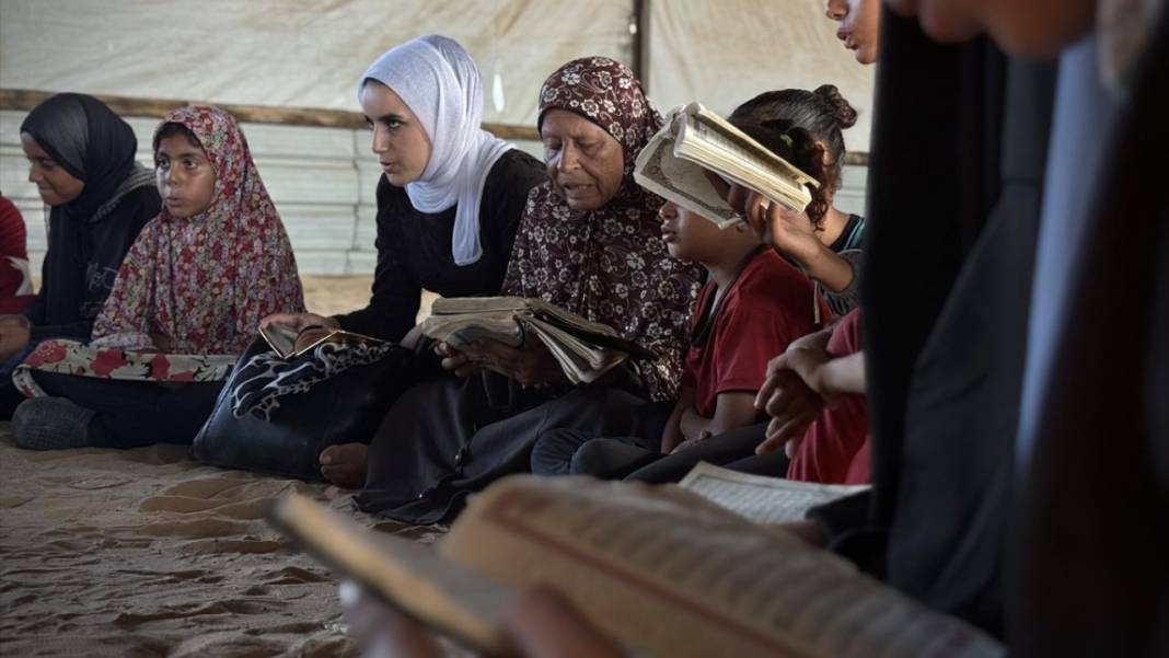 Gazzeli 73 yaşındaki Sadiye anne, çocuk ve genç kızlara Kur’an öğretiyor 8