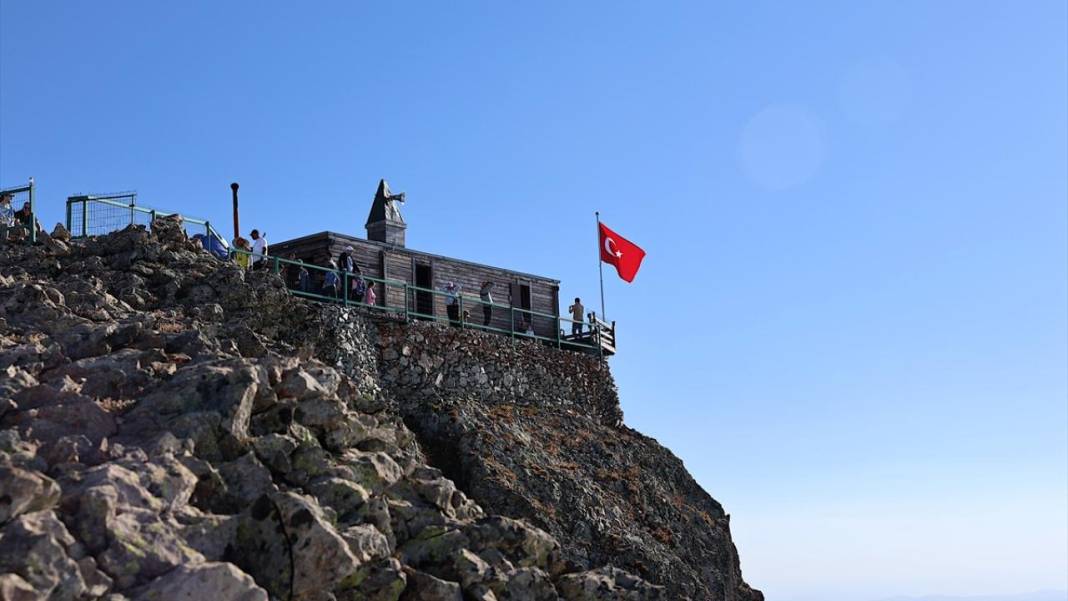 Uçurumdaki mescit 4