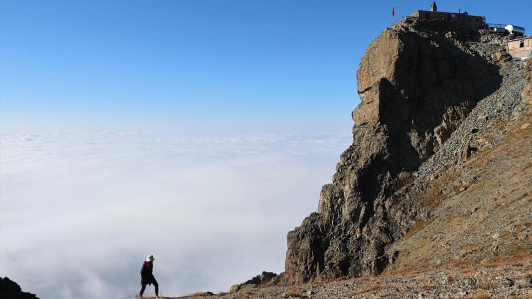 Uçurumdaki mescit 7