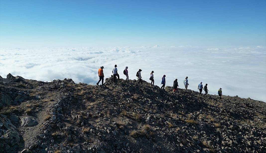 Uçurumdaki mescit 9