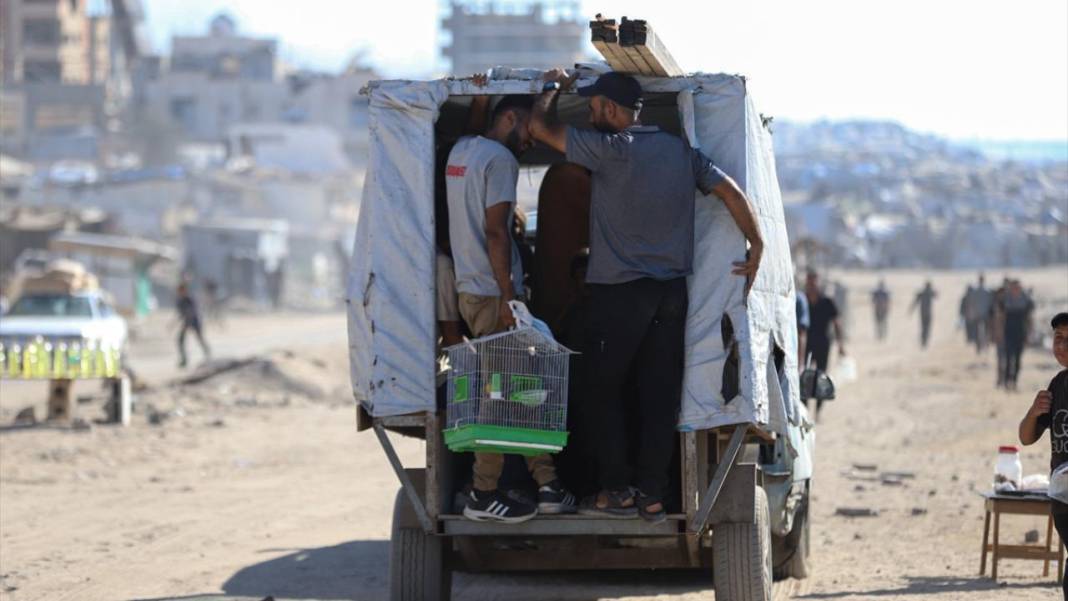 Katil israil yüzünden Gazzelilerin göçü sürüyor 1