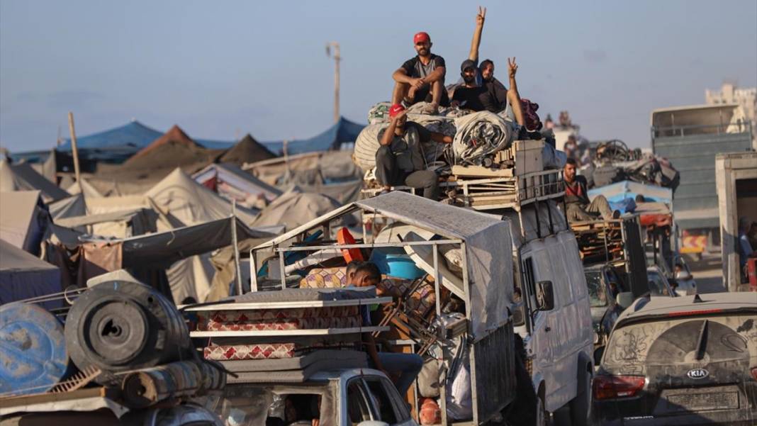 Katil israil yüzünden Gazzelilerin göçü sürüyor 10