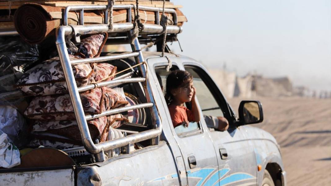 Katil israil yüzünden Gazzelilerin göçü sürüyor 12