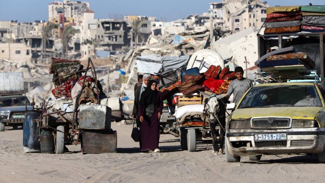 Katil israil yüzünden Gazzelilerin göçü sürüyor 13