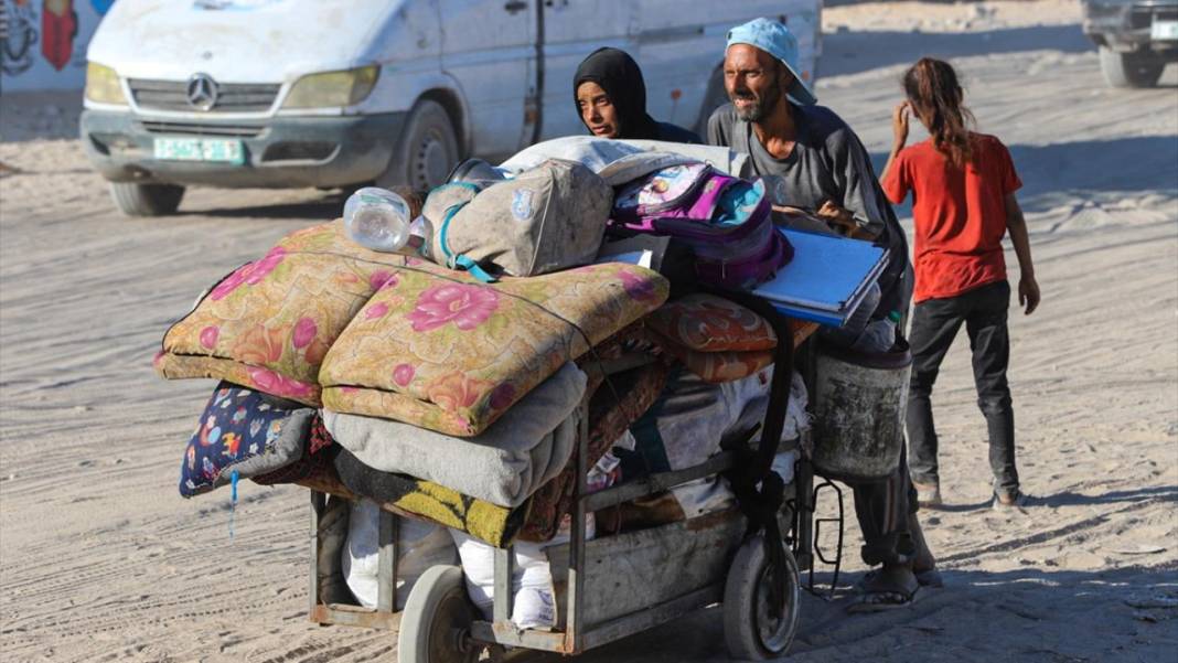 Katil israil yüzünden Gazzelilerin göçü sürüyor 14