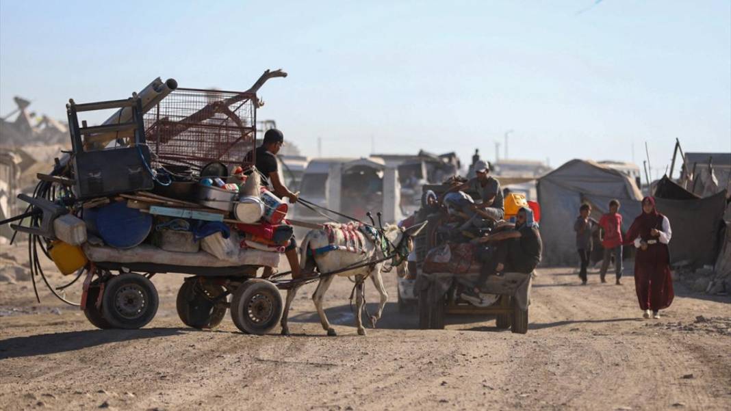 Katil israil yüzünden Gazzelilerin göçü sürüyor 18