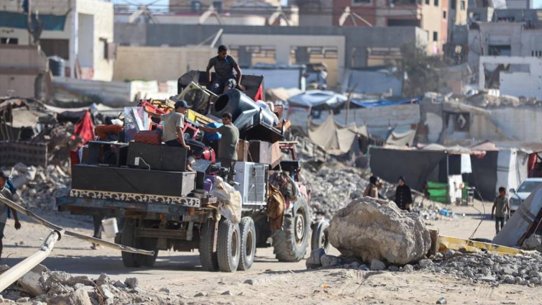 Katil israil yüzünden Gazzelilerin göçü sürüyor 20