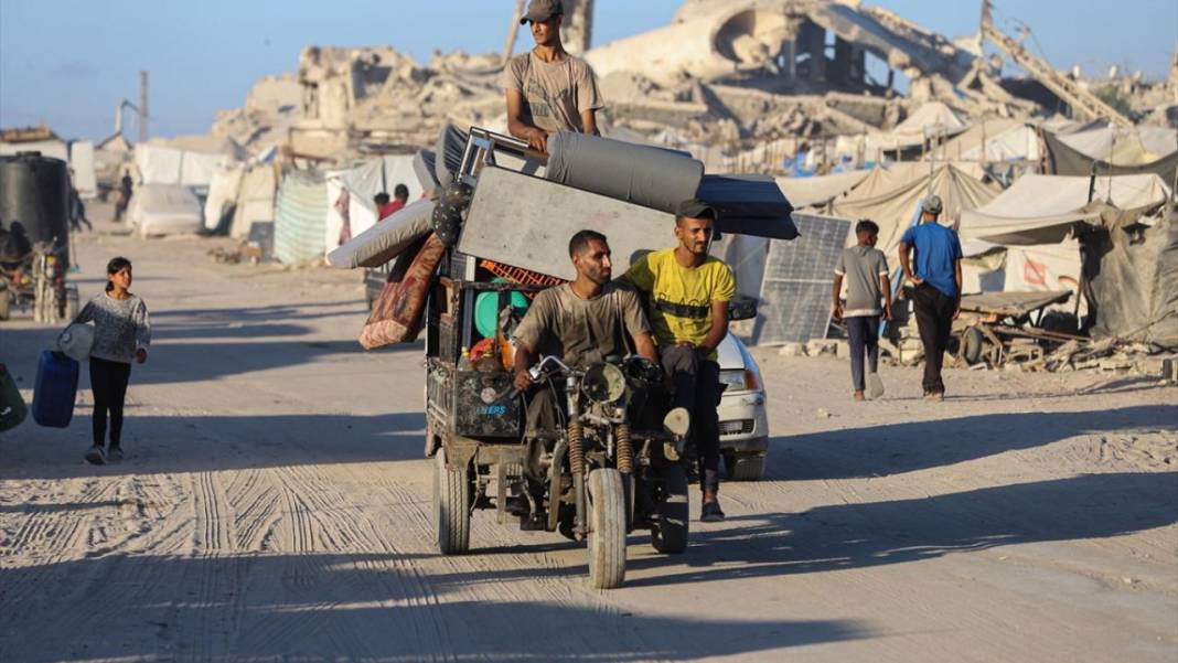 Katil israil yüzünden Gazzelilerin göçü sürüyor 3