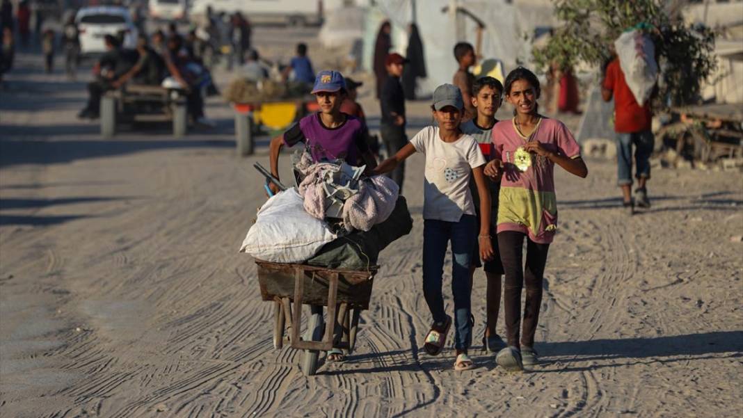 Katil israil yüzünden Gazzelilerin göçü sürüyor 4