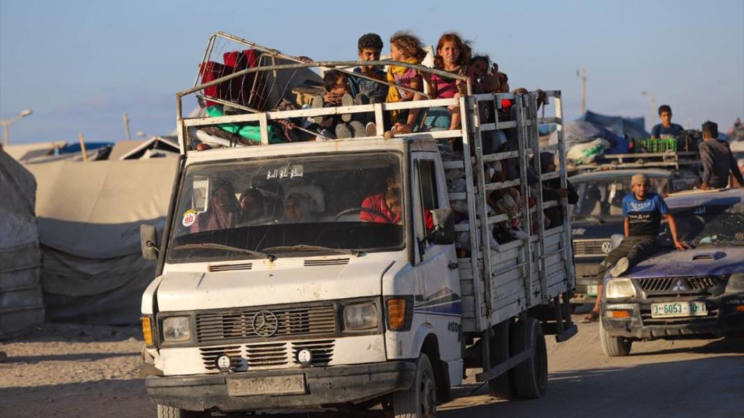 Katil israil yüzünden Gazzelilerin göçü sürüyor 5