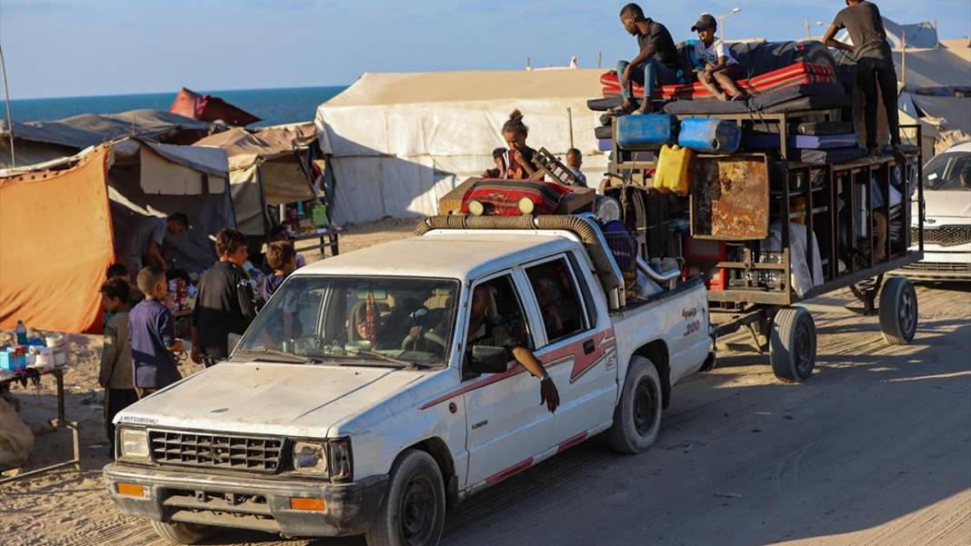 Katil israil yüzünden Gazzelilerin göçü sürüyor 9