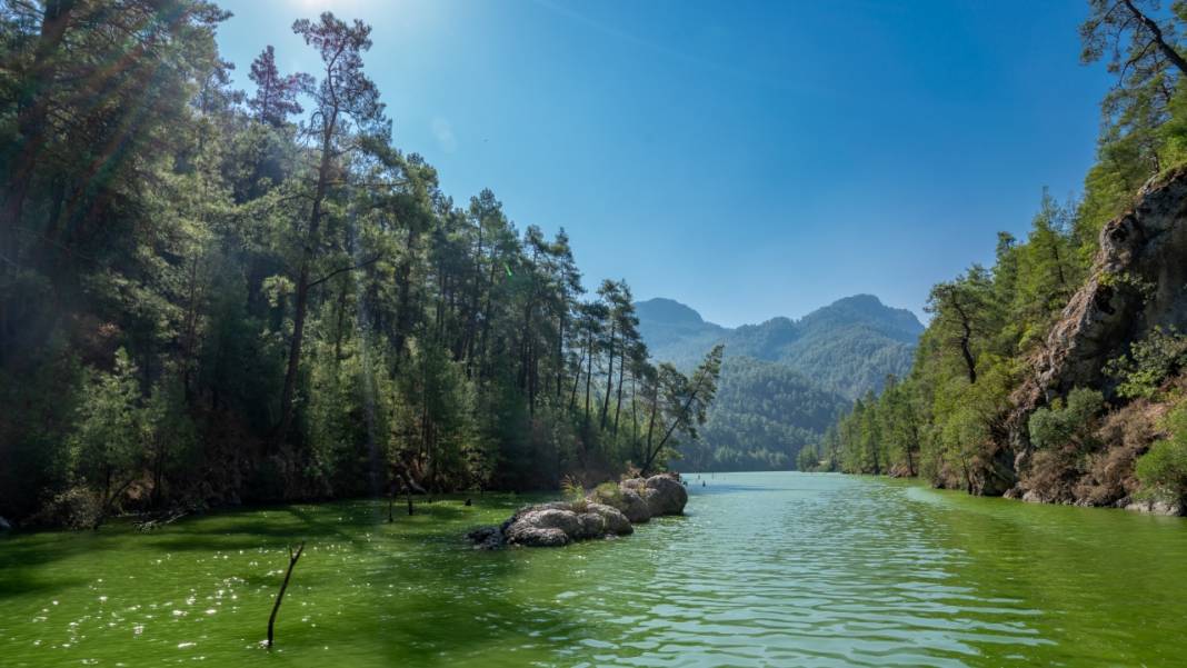 Karacaören Baraj Gölü'nde kartpostallık görüntüler 11