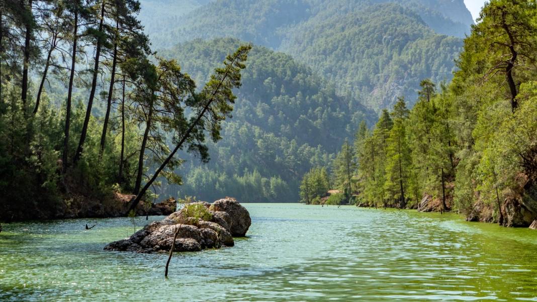Karacaören Baraj Gölü'nde kartpostallık görüntüler 12