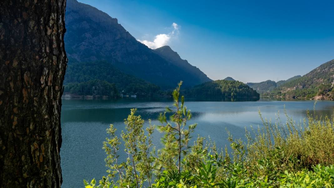 Karacaören Baraj Gölü'nde kartpostallık görüntüler 3