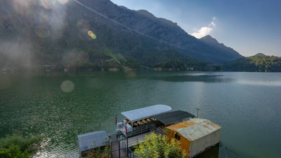 Karacaören Baraj Gölü'nde kartpostallık görüntüler 5