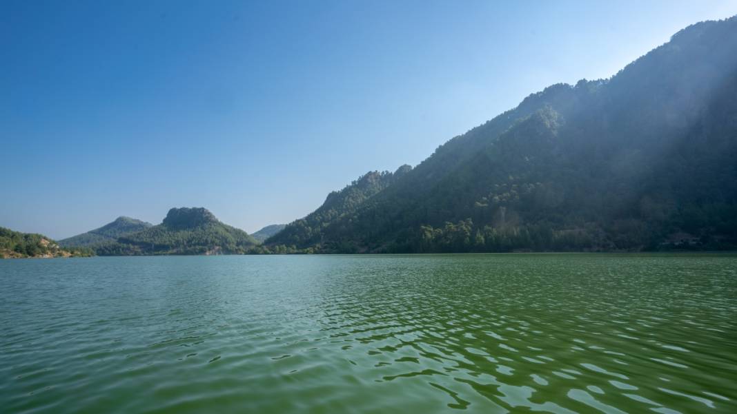 Karacaören Baraj Gölü'nde kartpostallık görüntüler 8