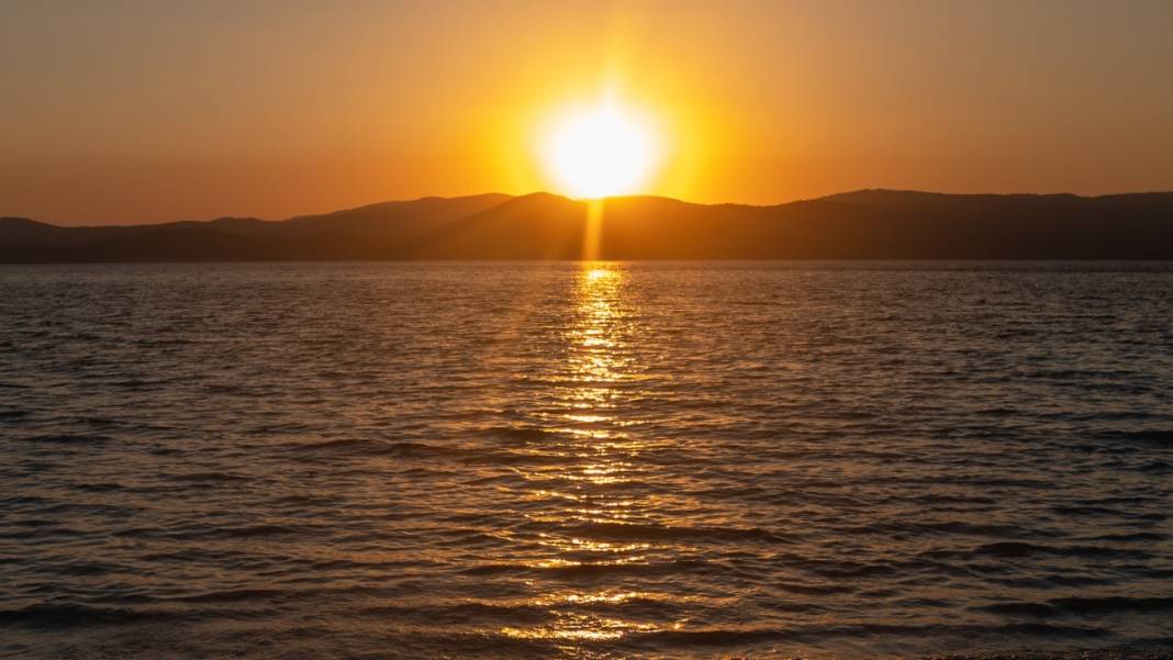 Salda Gölü'nde gün batımı 5