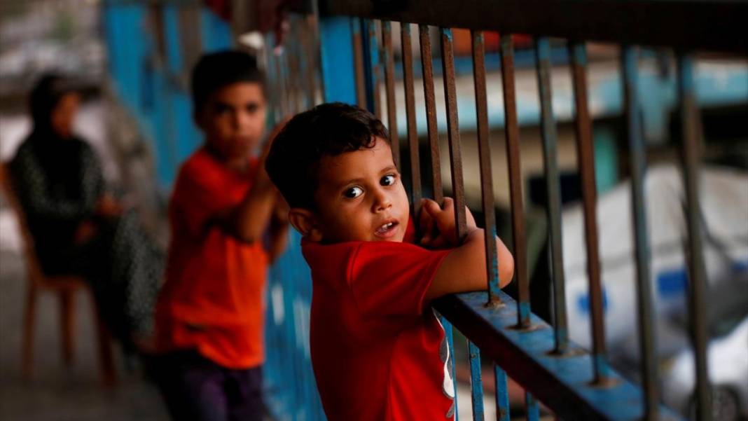 Göç eden Gazzeliler, Deyr Belah'taki UNRWA okullarına sığındı 10