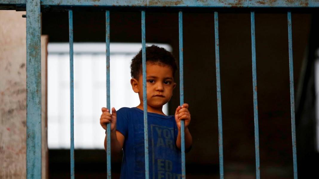 Göç eden Gazzeliler, Deyr Belah'taki UNRWA okullarına sığındı 12